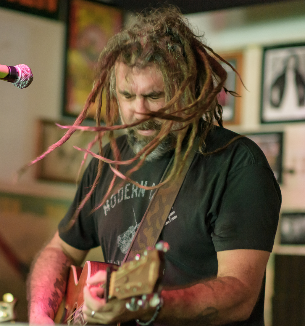 » Tony Roberts Four Chords and the Truth