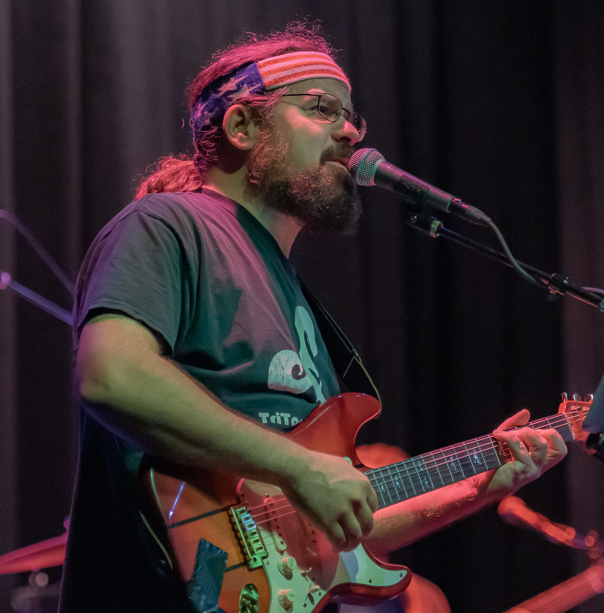 » Jesse and the Happy Dog band just stopped leaving